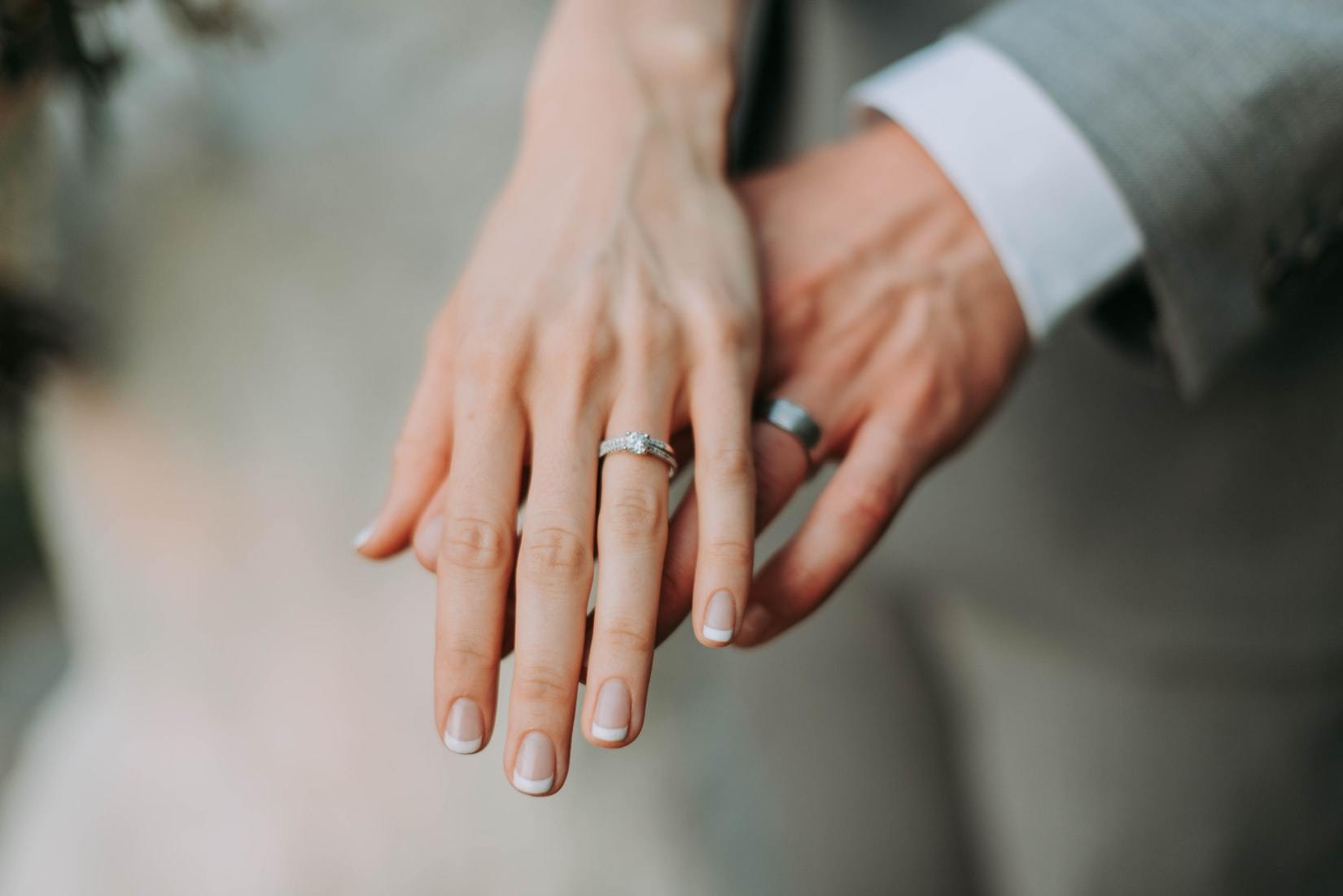 Le gouverneur de l'Indiana, Braun, cherche à ne pas faire de politiques fiscales qui désincivent le mariage
