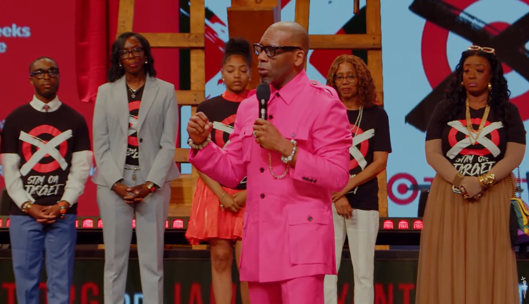 Le pasteur Jamal Bryant rejette l'offre cible pour régler le différend Dei, déclare le «boycott complet»
