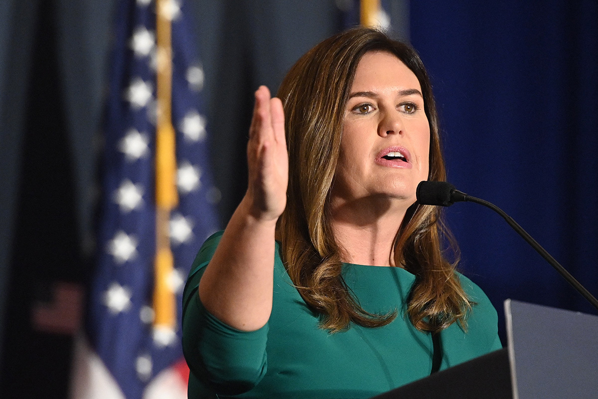 Ark. Gov. Sarah Huckabee Sanders signe une facture pour fournir 2 millions de dollars aux centres de grossesse pro-vie