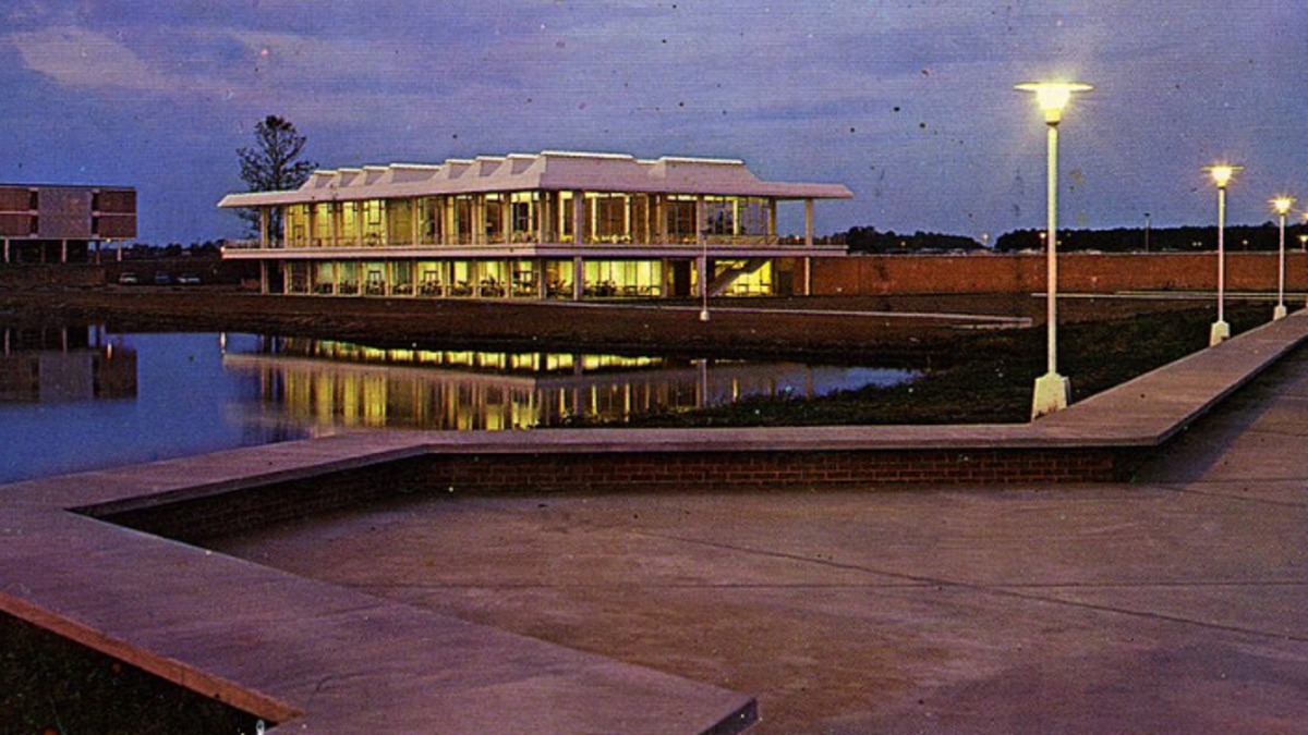 Clôture de l'Université St. Andrews à la fin de l'année scolaire