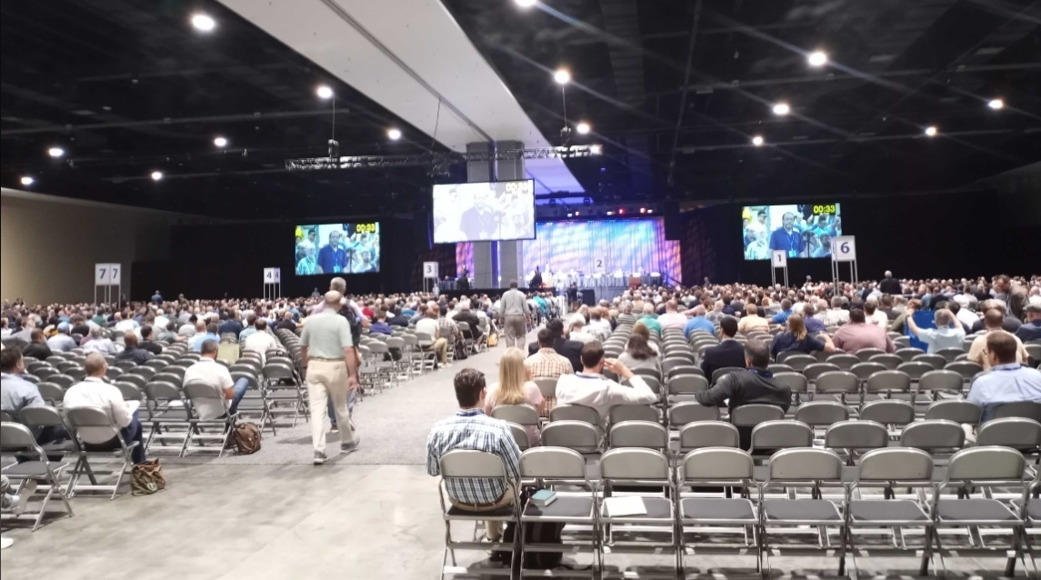 L'Église presbytérienne en Amérique voit la croissance des baptêmes, donnant en 2024 au milieu des baisses nationales