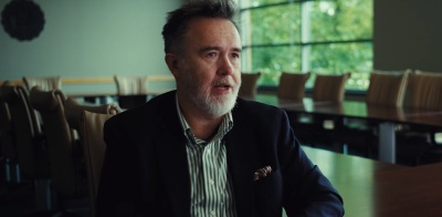 Rod Dreher, auteur et éditeur chrétien conservateur, interviewé pour le documentaire 2025 «Live Not By Lies», qui était basé sur l'un de ses livres.