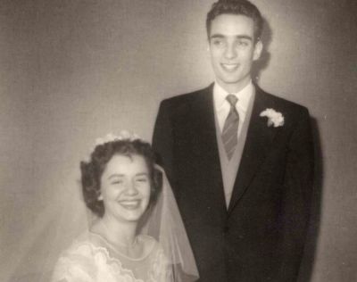 Une photo de mariage représentant Jochen «Jack» Wurfl (R) et son épouse, l'ancienne Mlle El Salvador, Zonia Nusen (L).