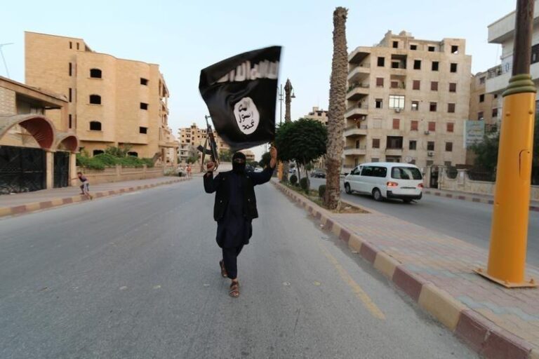 Des centaines de combattants de l'Etat islamique n'ont pas été poursuivis pour génocide après le retour au Royaume-Uni: rapport