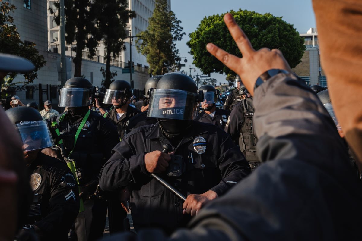 `` Une atmosphère de peur '': le pasteur de Californie détaille les conséquences des manifestations anti-glaces de Los Angeles, des affrontements
