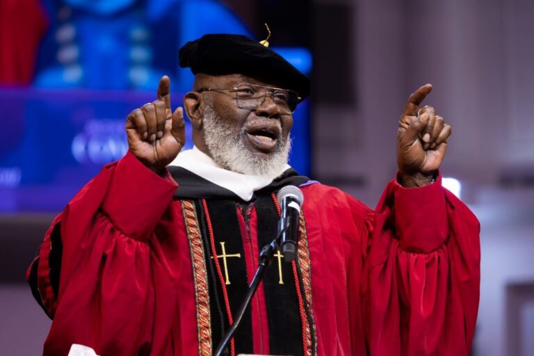 L'avocat TD Jakes, les réclamations lui ont envoyé «une lettre d'extorsion de 6 millions de dollars» est arrêtée pour voies de fait