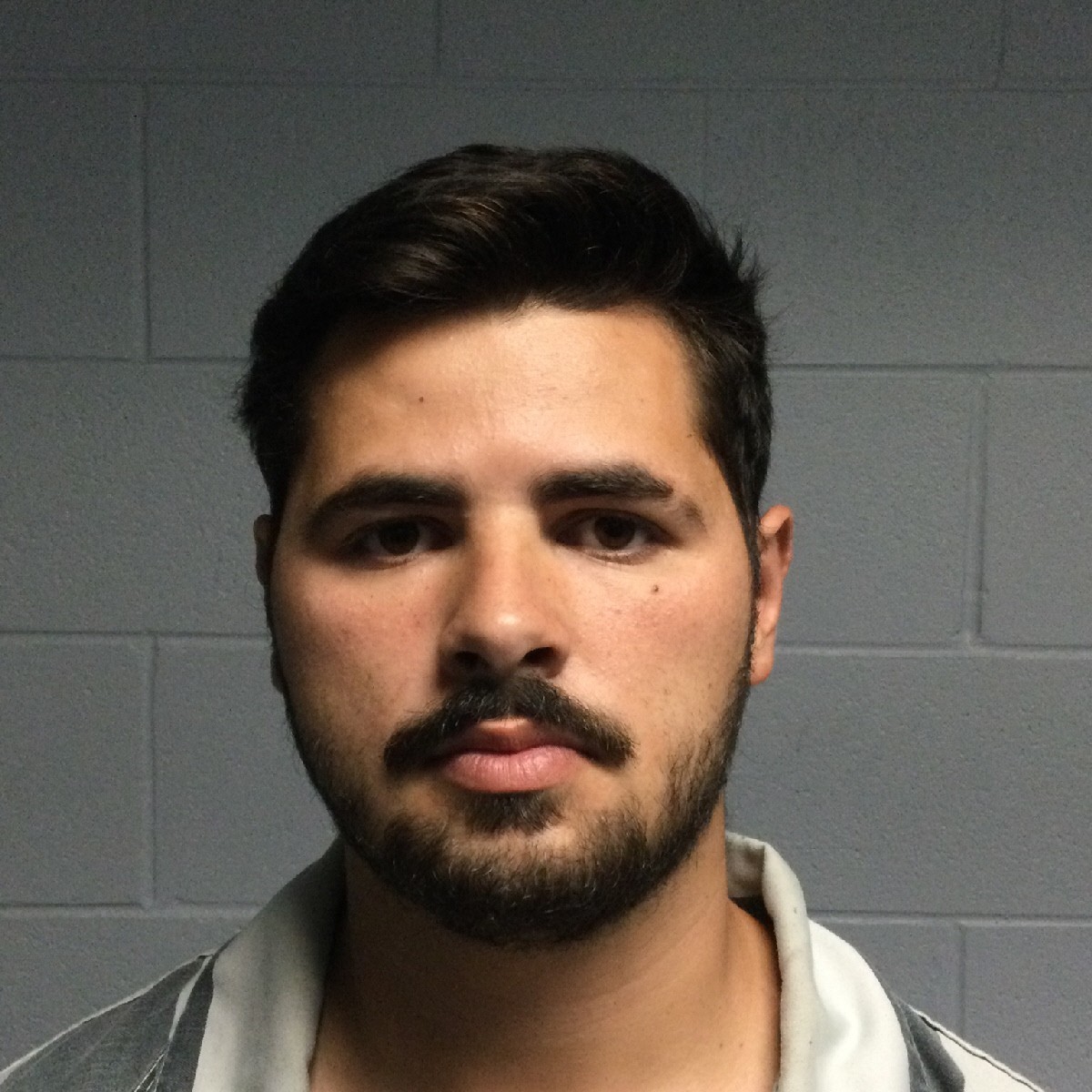 Un ex-counselor accusé d'abus sexuels arrêtés pour avoir menacé de tirer sur un camp chrétien