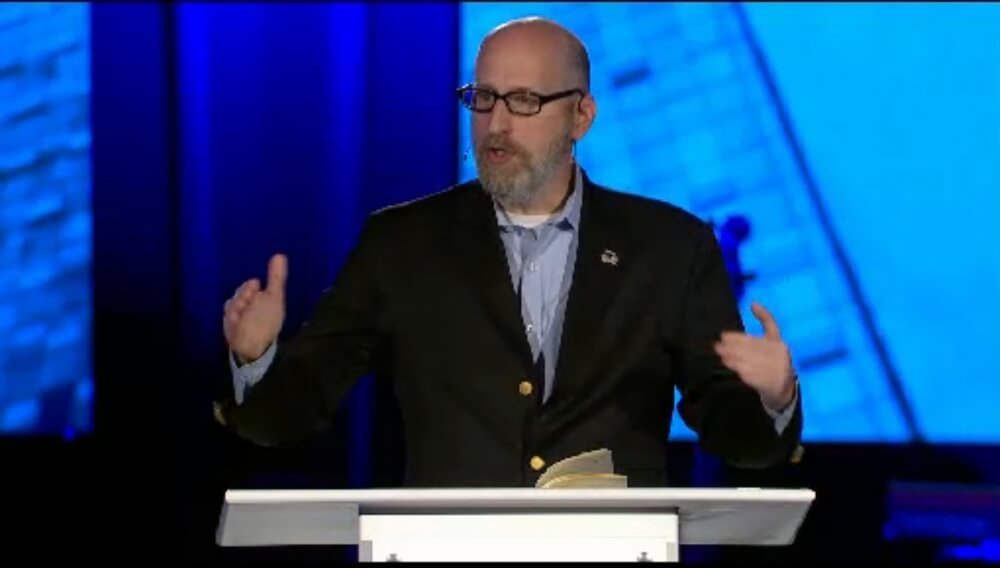 David French a incendié sur les réseaux sociaux pour affirmer le transgenre: «M. Pharisien lui-même '