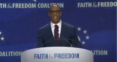 Scott Turner, secrétaire américain au logement et au développement urbain, s'exprime lors de la conférence Road to Majority de la Faith & Freedom Coalition à Washington, DC, 27 juin 2025.
