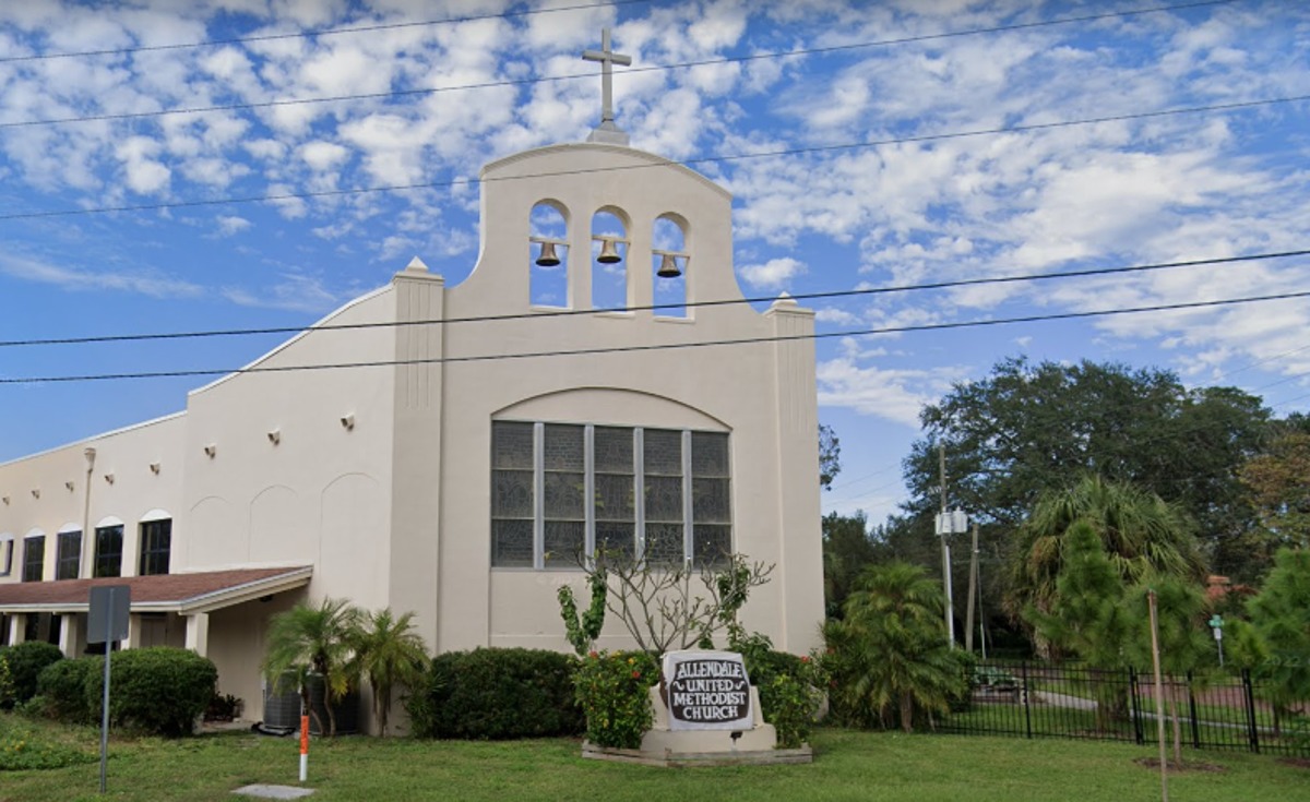 L'église de Floride dirigée par le pasteur anti-glace charge le bureau du shérif 10 000 $ pour avoir utilisé le parking