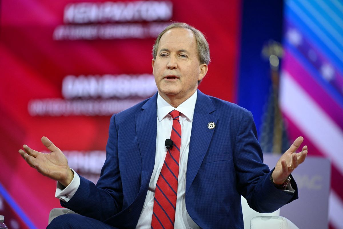 La femme de Ken Paxton déposait le divorce pour des «terrains bibliques» après des «découvertes récentes»