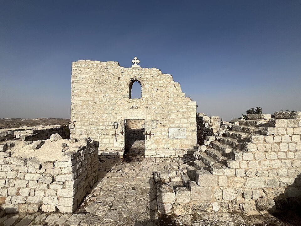 Les prêtres demandent une enquête après incendie criminel dans l'ancienne église dans la dernière ville chrétienne restante de la Cisjordanie