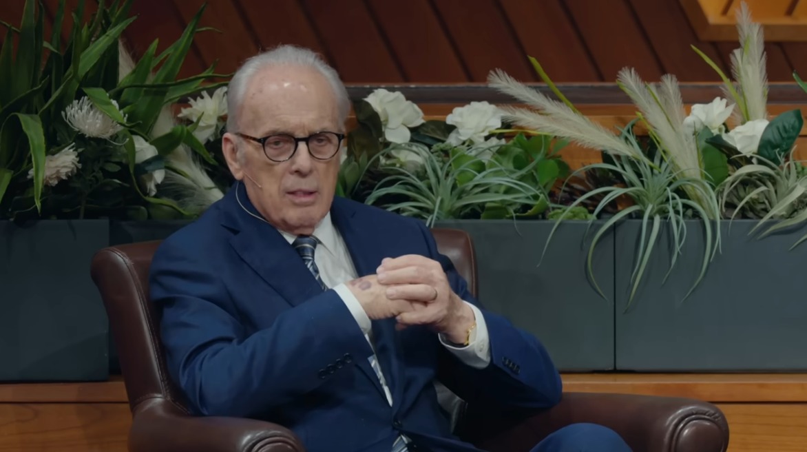 John MacArthur a admis à l'hôpital avec une pneumonie, «pourrait être en présence du Seigneur bientôt»
