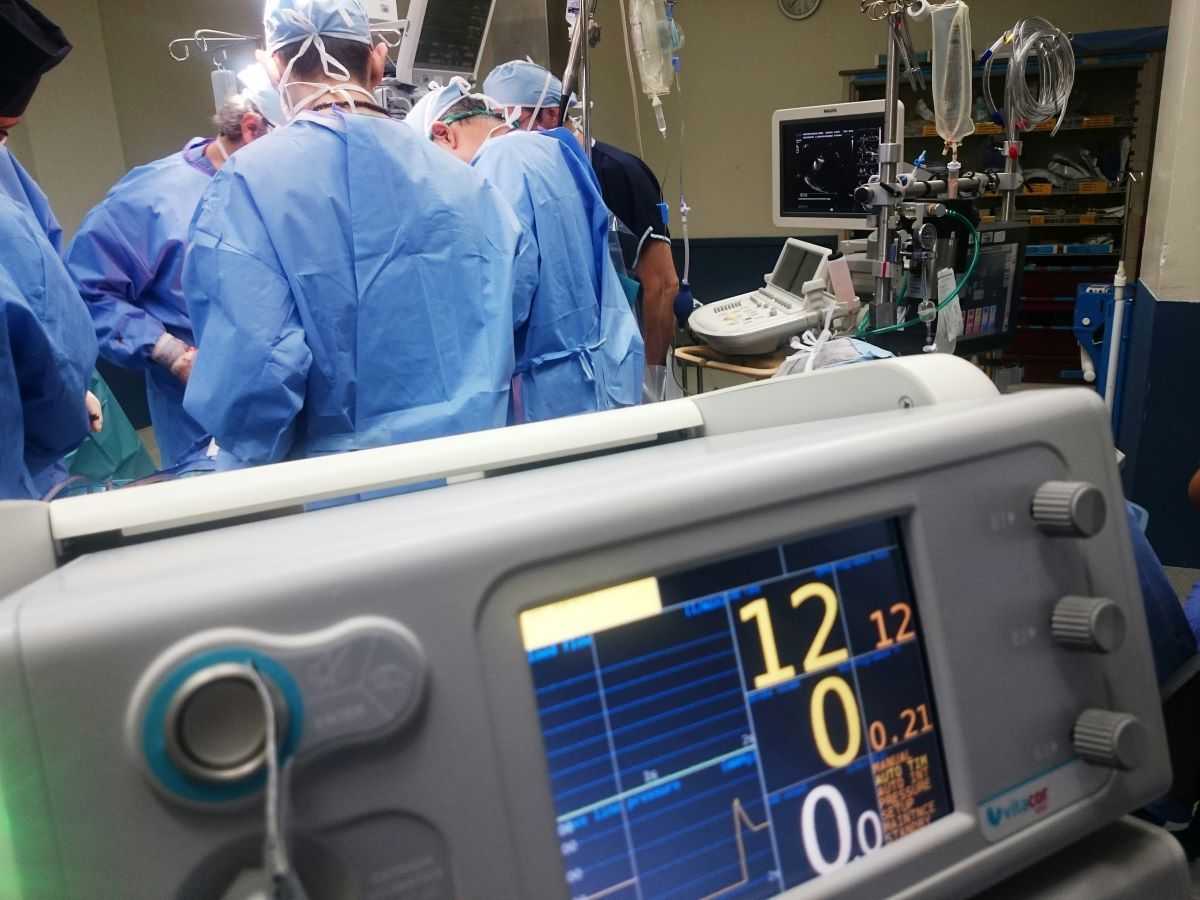 Kaiser le plus tard pour arrêter les chirurgies mutilateurs pour les jeunes de moins de 19 ans