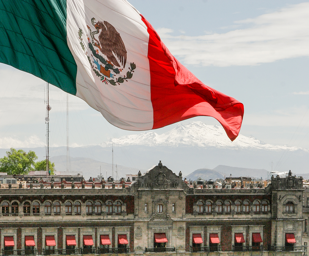 La Garde nationale du Mexique expulse le personnel, saisit la propriété des assemblées de Dieu séminaire