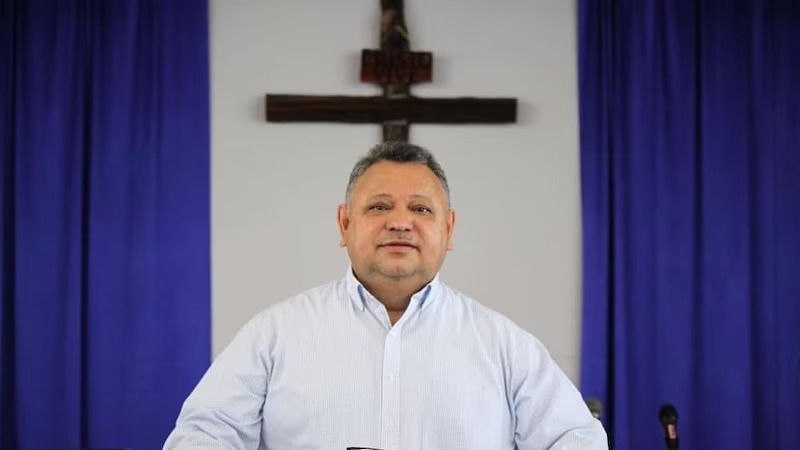 `` Pilier bien-aimé de notre communauté '': Ice arrête le pasteur du Maryland qui a dépassé son visa il y a 24 ans