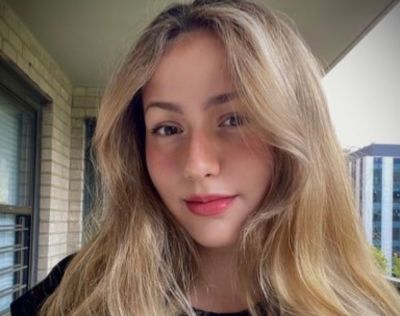 Shoshana Aufzien est une étudiante juive et une deuxième année au Barnard College de New York.