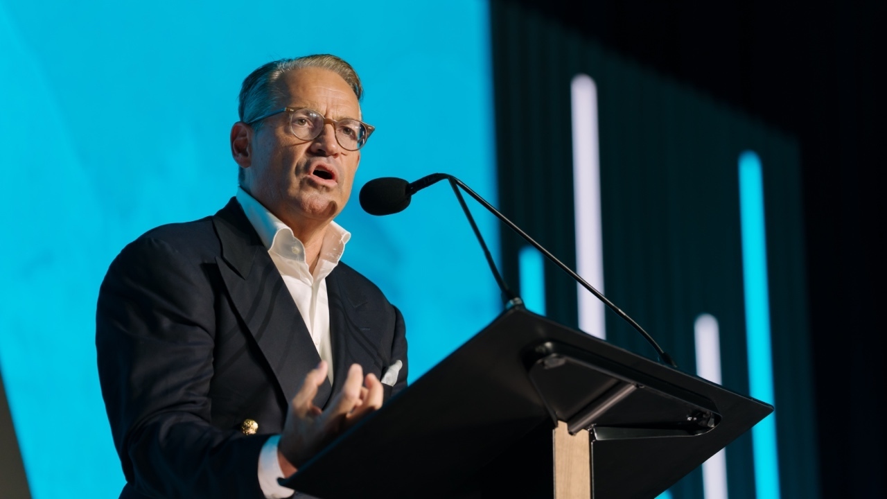 Eric Metaxas exhorte les pasteurs américains à être audacieux au milieu des «débuts du renouveau»
