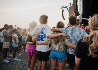 Environ 45 000 personnes assistent à Amplify 2025, un événement d'évangélisation tenu à Benton, en Arkansas, du 8 au 9 août 2025, organisé par Pulse Evangelism.