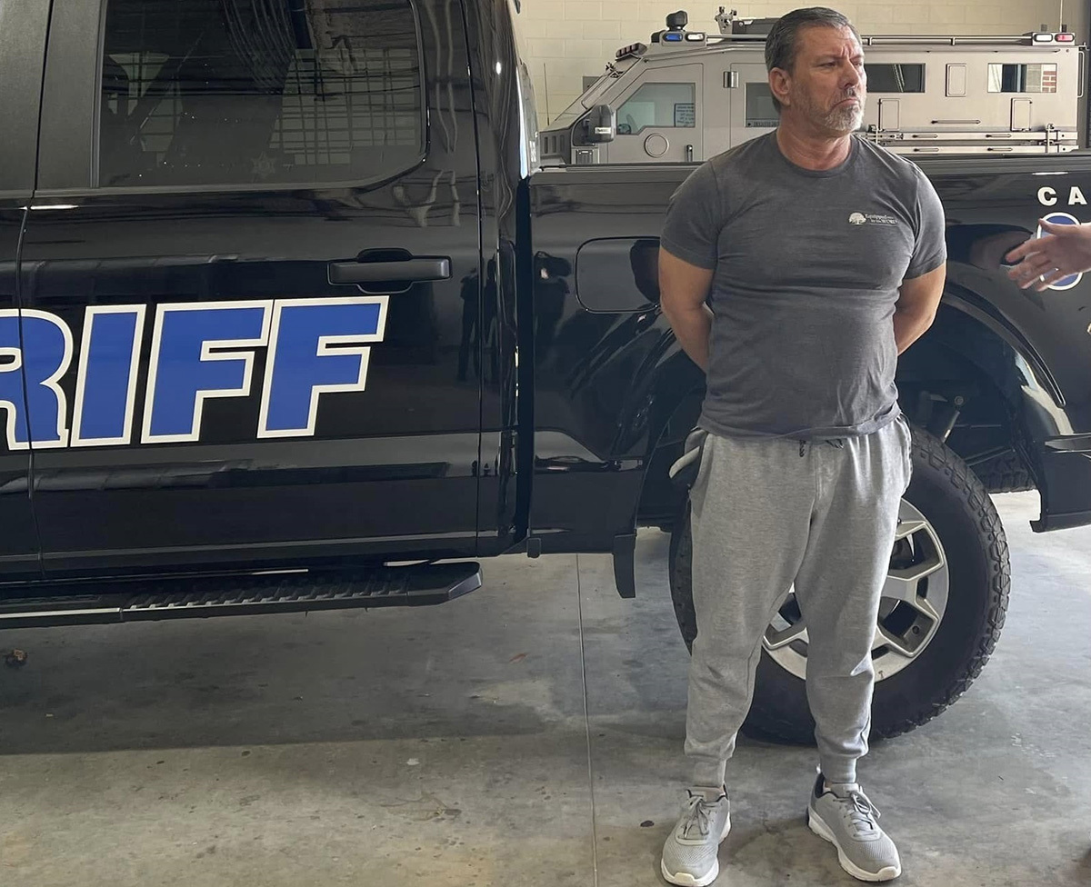 James McMillan, ancien pasteur accusé d'envoyer des photos nues à Teen, à nouveau arrêté