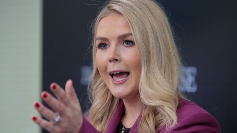 Karoline Leavitt fait exploser Jen Psaki pour avoir rejeté la prière après avoir tiré: «Incroyablement insensible»