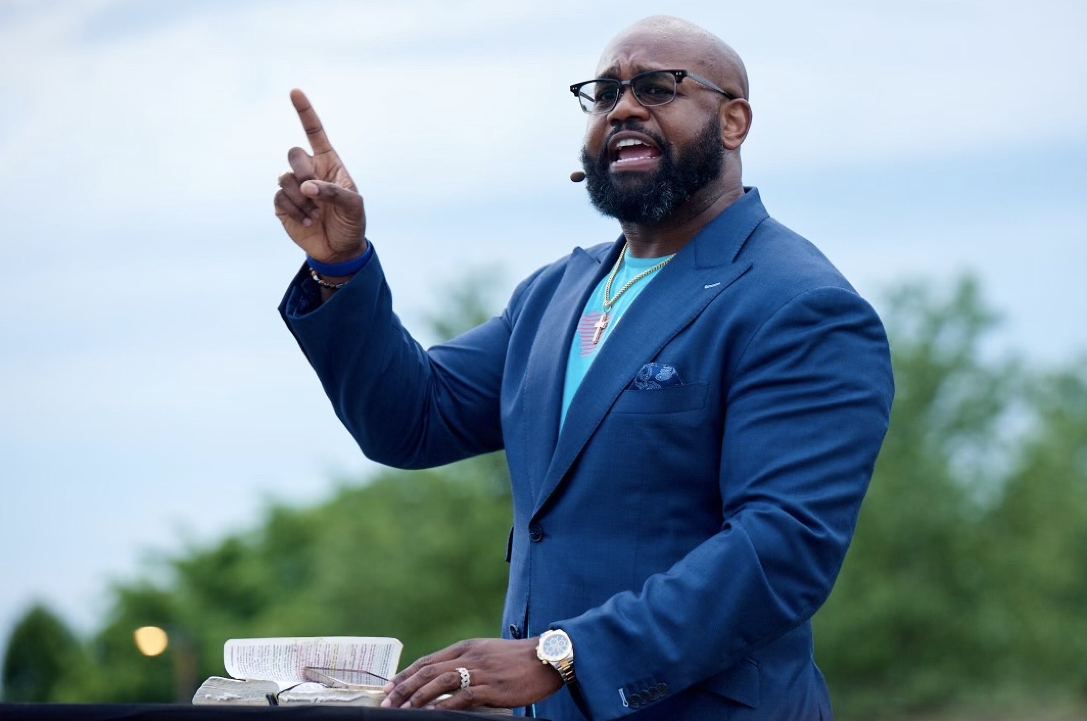 John Amanchukwu fait exploser la «débauche» du pari, dit que «le renouveau pourrait venir» à la communauté noire