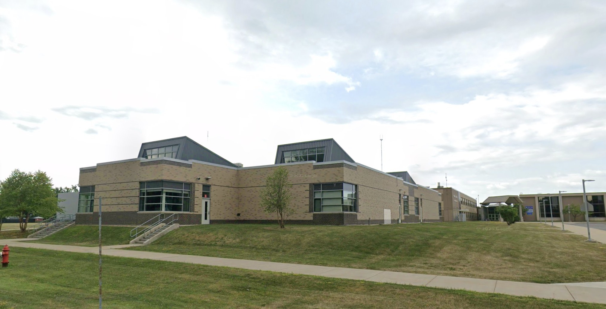 L'élève de New York menace de poursuivre ses études sur les conceptions de l'espace de stationnement des vers de la Bible rejetée