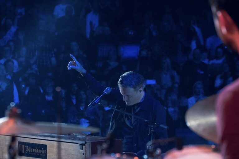 Michael W. Smith parle de la nouvelle musique, Jonathan Roumie Collaboration et dangers de la renommée en CCM
