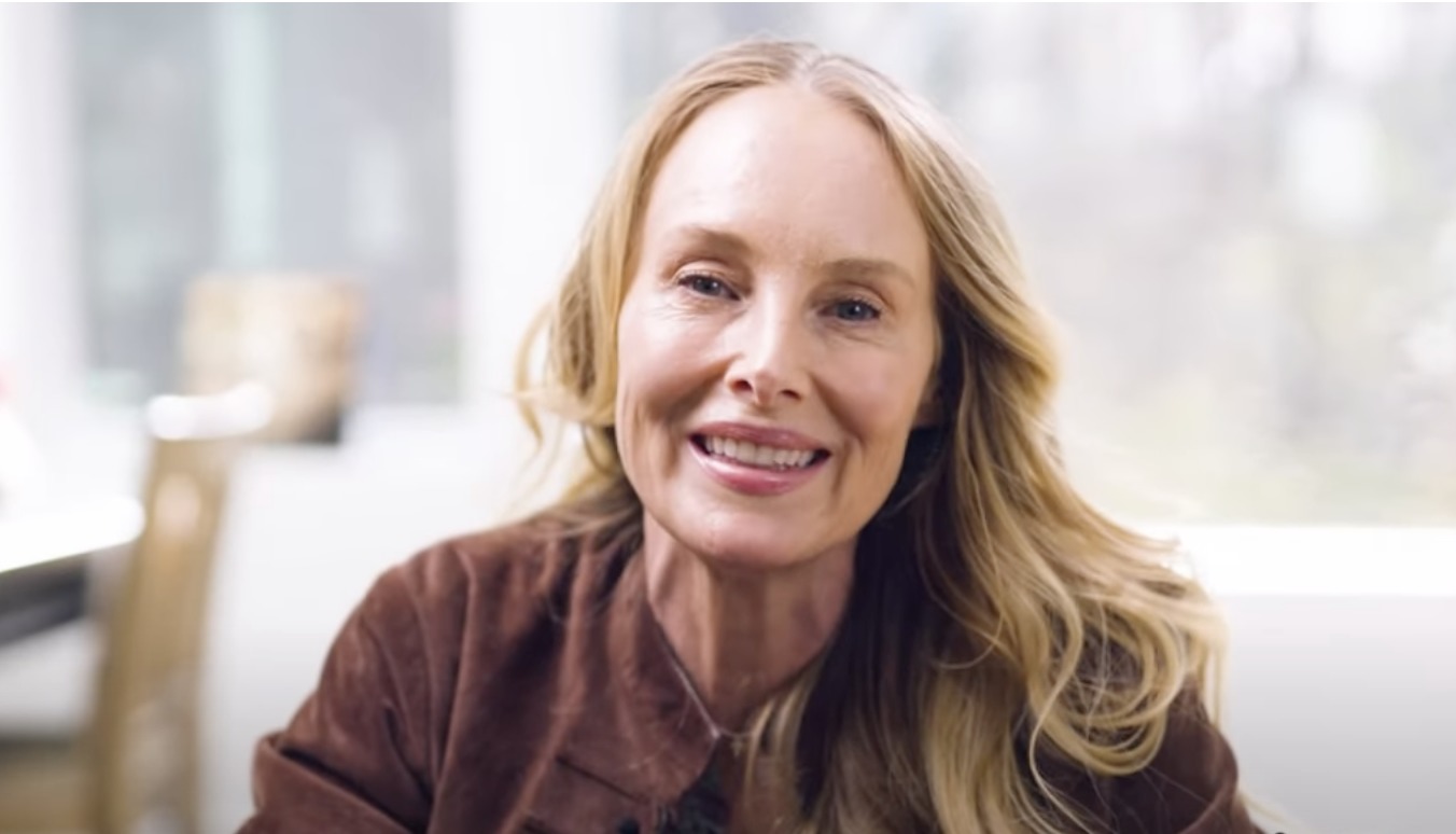 Wilson Phillips Détails du chanteur de l'occulte, de la sorcellerie au christianisme: `` Saved for Jésus ''