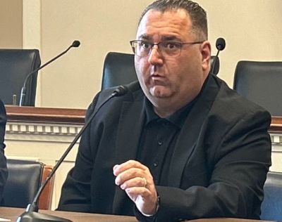 L'équipement du directeur exécutif du persécuté, Judd Saul, discute de la situation à laquelle les chrétiens au Nigéria sont confrontés. Saul a pris la parole lors d'une conférence de presse à l'immeuble du bureau de la maison Rayburn à Washington, DC, le 3 septembre 2025. 