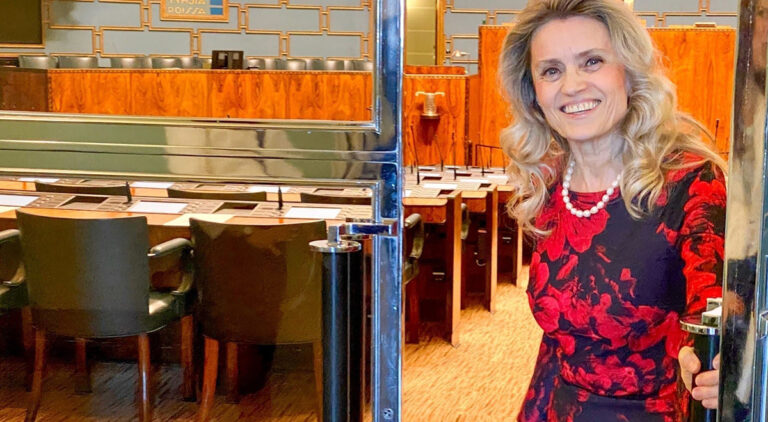 Politicien finlandais en procès pour partager des versets bibliques riposts