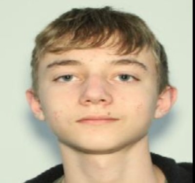 Desmond Holly, 16 ans, a été identifié comme la personne qui a tiré deux de ses camarades de classe au lycée Evergreen au Colorado avant de se tirer mortellement le 10 septembre 2025.