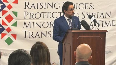 Morhaf Ibrahim, président de l'Association Alawites des États-Unis, parle de la violence contre les minorités religieuses en Syrie lors d'une conférence de presse sur Capitol Hill à Washington, DC, le 10 septembre 2025.