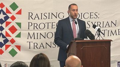 Richard Ghazal, directeur exécutif de In Defense of Chrétiens, s'exprime lors d'une conférence de presse sur Capitol Hill le 10 septembre 2025. L'événement s'est concentré sur les atrocités commises contre les Alawites, les chrétiens, les Druze et d'autres communautés en Syrie.