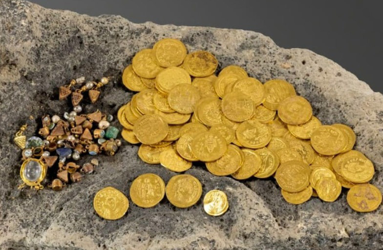 Les archéologues découvrent «l'un des plus grands trésors» de pièces de monnaie de l'ère byzantine trouvées en Israël pendant la Galilée Dig