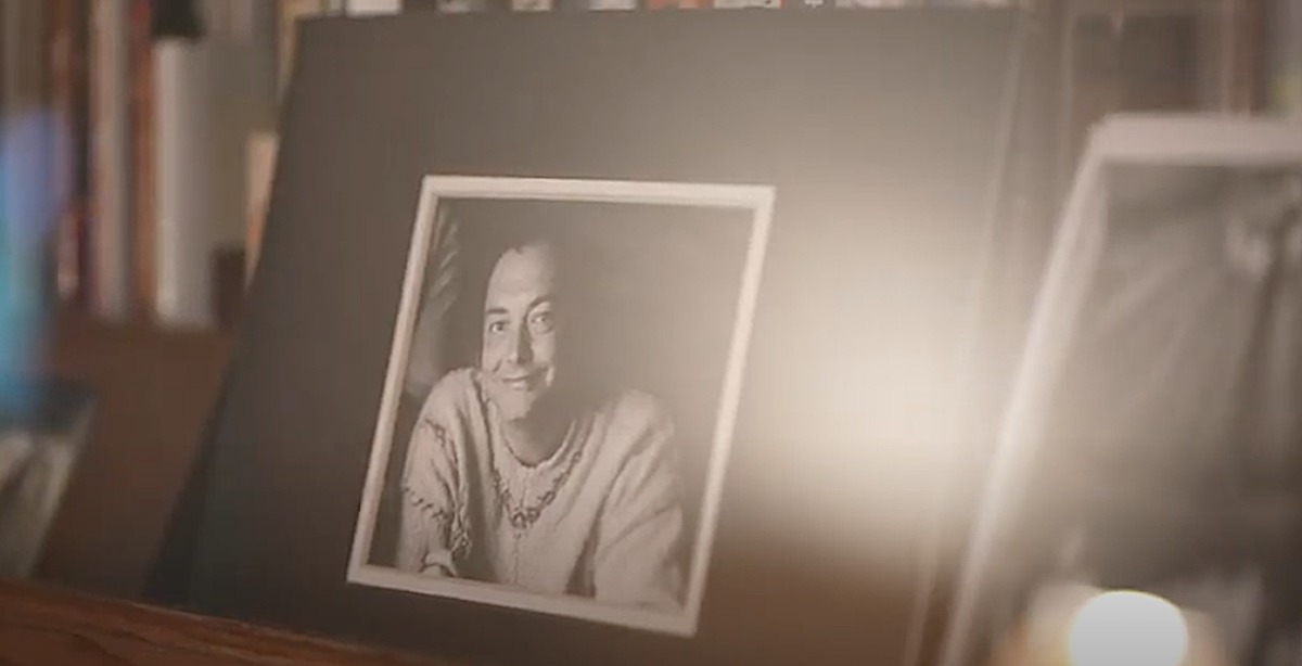 Cette semaine dans l'histoire chrétienne: Rich Mullins décède dans l'accident de la circulation, stigis d'Assise Stigmata, roi Henry IV absous