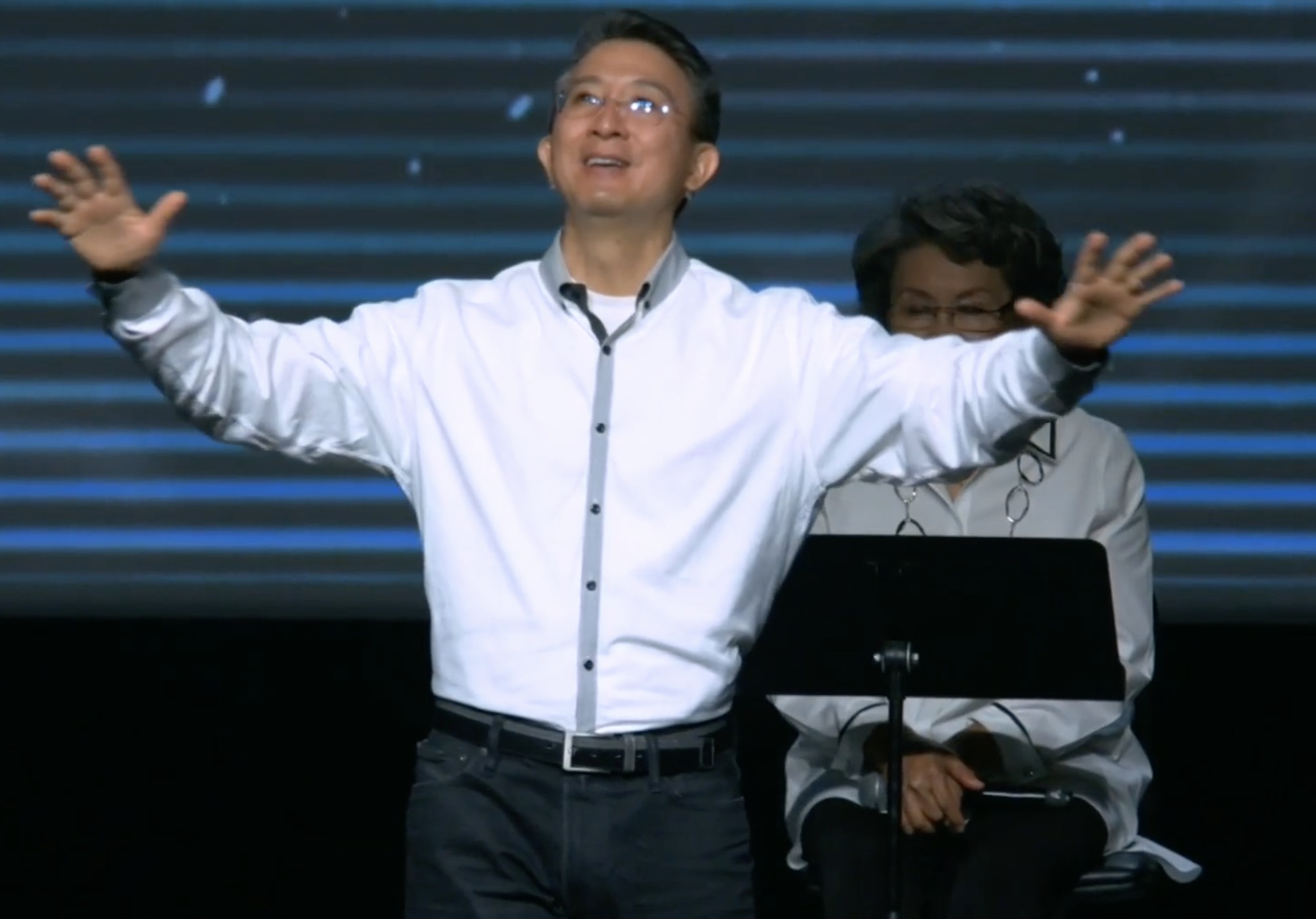 Christopher Yuan `` Se rétablir de bonne humeur '' après une intervention chirurgicale d'urgence pour traiter la paralysie