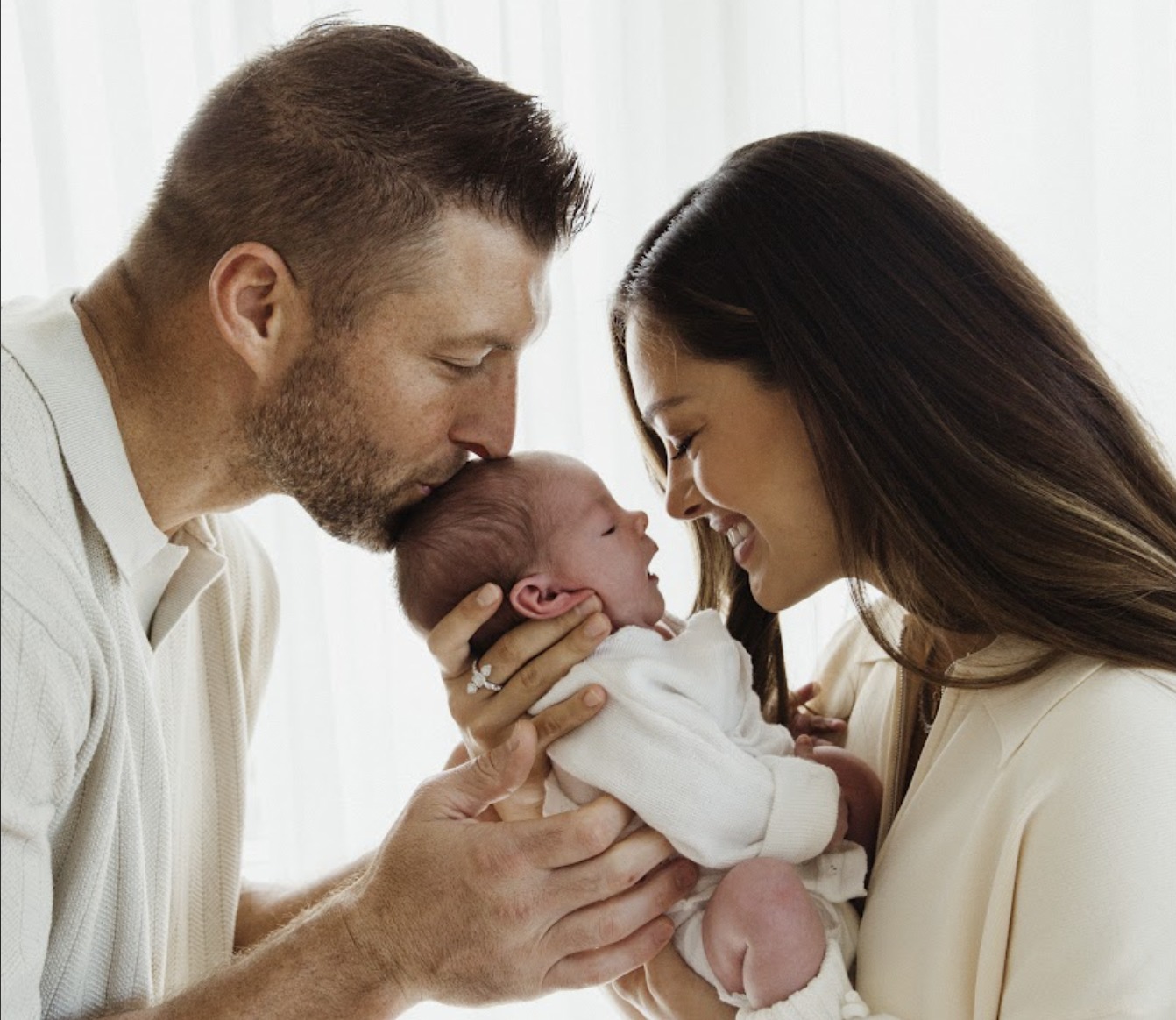 Demi-Leigh Tebow s'ouvre sur la maternité, dit que sa fille a donné sa nouvelle perspective sur l'amour de Dieu