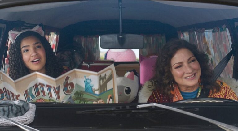 Gloria Estefan sur le pouvoir de la prière, du jeu et de l'esprit sans âge de 'Gabby's Dollhouse: The Movie' (exclusif)