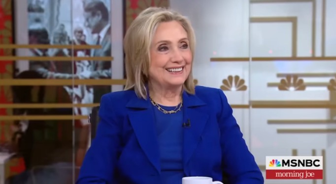 Hillary Clinton blâme les hommes blancs d'une «certaine religion» pour avoir «ces dégâts» à l'Amérique
