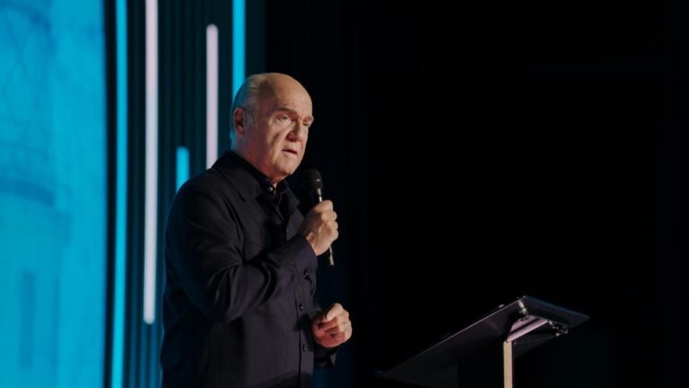 « Jamais été plus reconnaissant '': Greg Laurie met à jour sur la récupération