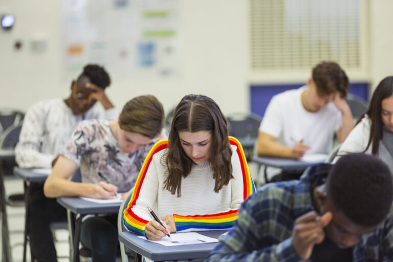 Le procès des parents contre le district scolaire du Michigan pour cacher l'identité trans de la fille peut se dérouler: Cour