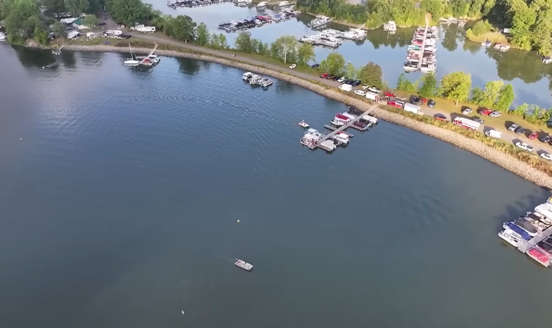 Mère Amish qui prétend que Dieu lui a dit de jeter un fils de 4 ans dans le lac accusé de meurtre