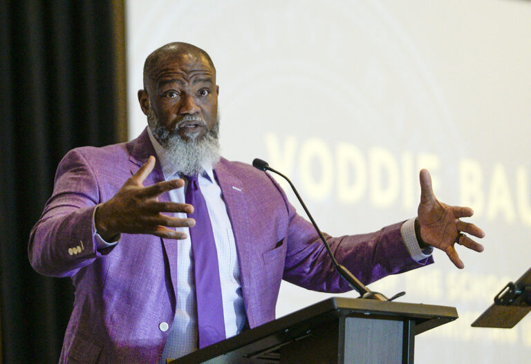 Voddie Baucham décède à 56 ans après un «incident médical d'urgence»
