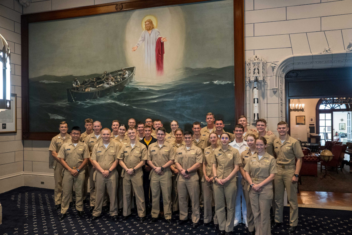 Merchant Marine Academy Restaure la peinture historique «Christ on the Water» enlevée sous Biden