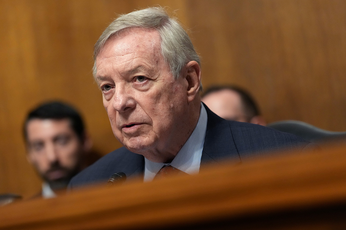 Le pape Leo, Cupich réagit au prix Durbin en déclin après le contrecoup de l'avortement