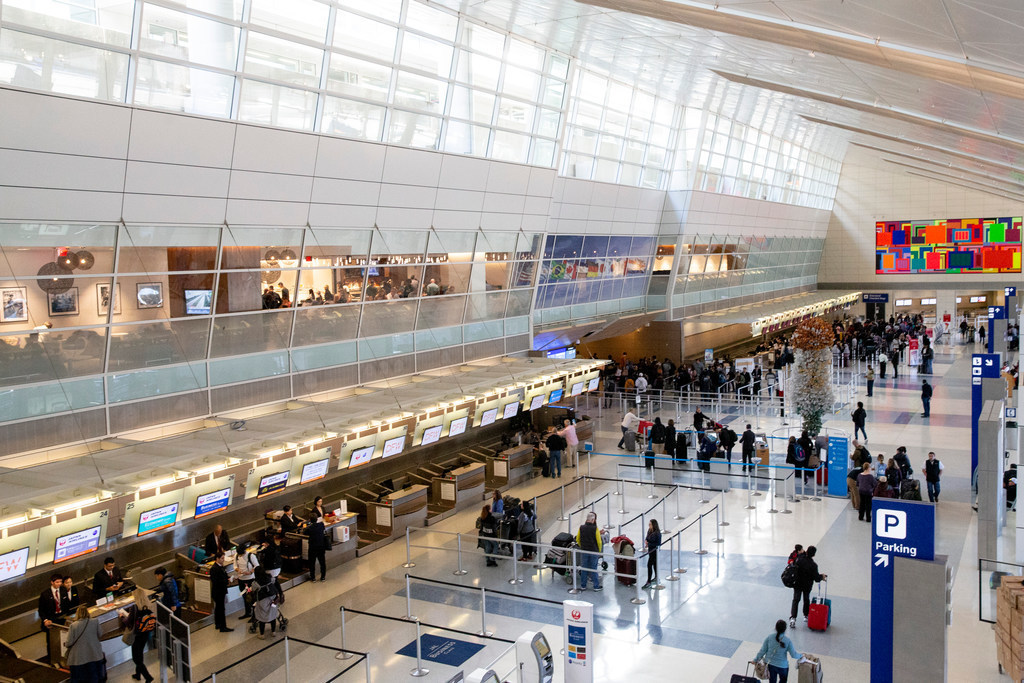 Les législateurs avertissent l'aéroport de DFW sur «l'exclusion» signalée par le pasteur du service de chapelle interfaith