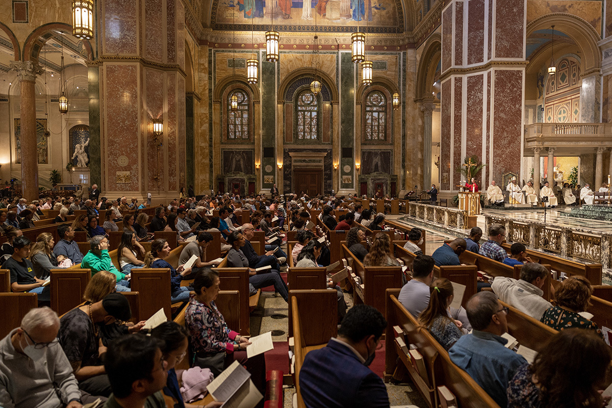 Un homme arrêté dans une église de Washington accueillant la « Messe rouge » possédait 200 explosifs artisanaux (police)