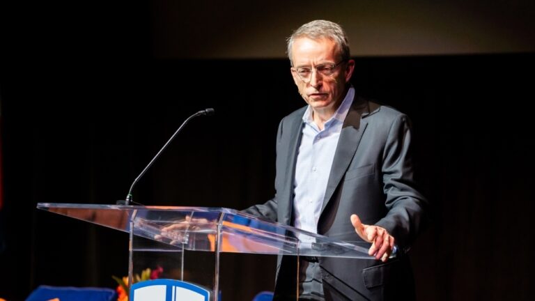 L'ancien PDG d'Intel exhorte les chrétiens à exploiter l'IA : « Un autre moment Gutenberg »