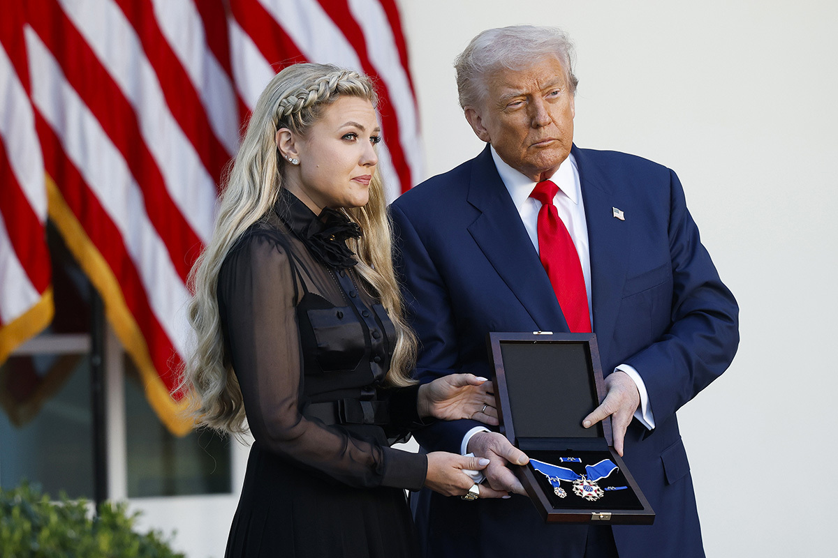 Trump décerne à Charlie Kirk la Médaille présidentielle de la liberté à titre posthume : « Martyr de la vérité et de la liberté »